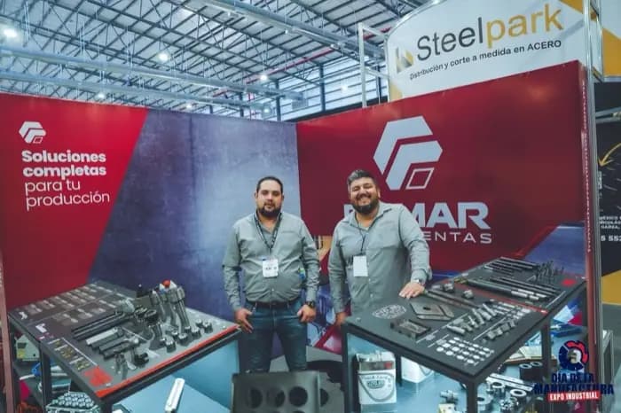 Stand de Steel Parts y Salmar con producto en exhibición.